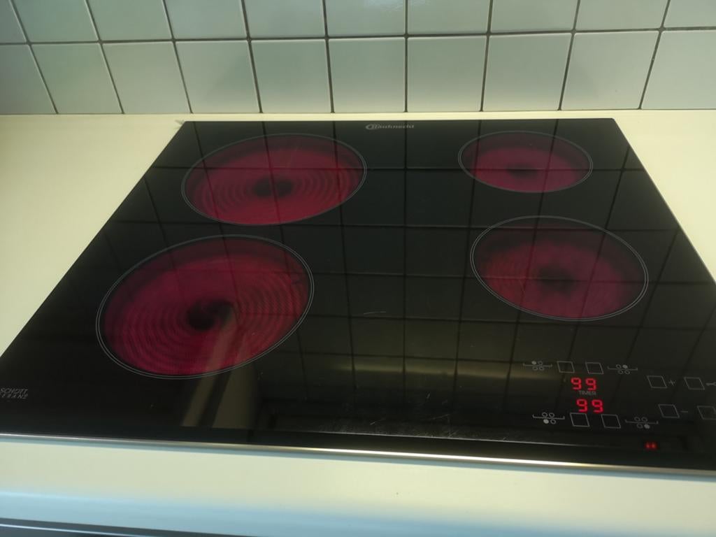 Table de cuisson vitrocéramique Bauknecht, Electroménager, 4 zones de cuisson, Enlèvement, Utilisé, Encastré