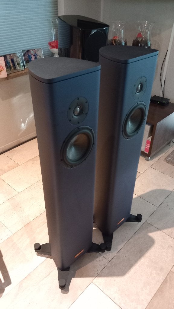 Magico S1 MKi en bleu cobalt, rare et magnifique, TV, Hi-fi & Vidéo, Enlèvement, Comme neuf, 120 à 150 watts, Enceinte colonne
