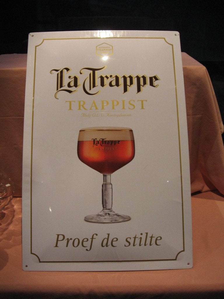 La Trappe, plaque en métal léger Goûtez le silence., Collections, Enlèvement ou Envoi, Utilisé, Panneau publicitaire
