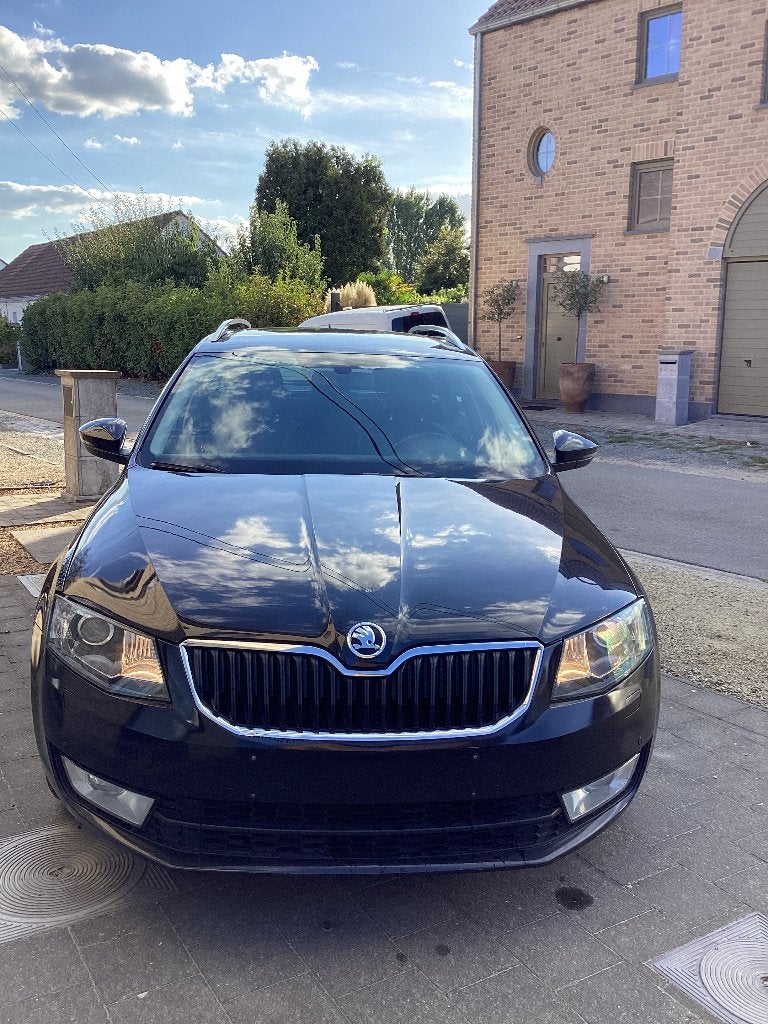 Skoda Octavia, Cuir, Euro 6, Boîte manuelle, Noir