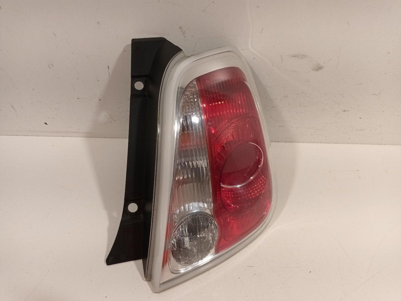 Achterlicht carrosserie rechts Fiat 500, Onderdelen@venauto.nl, Van der Ven Autorecycling B.V., Gebruikt, Ettenseweg 76, 4706 PB Roosendaal, The Netherlands