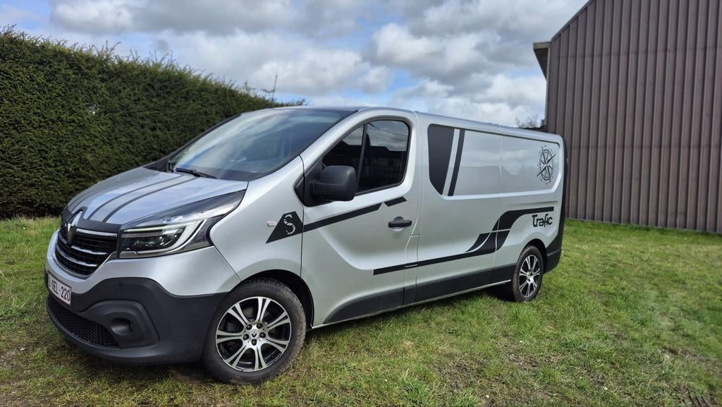 Renualt Trafic 2019r 2.0 disel 150 Long chassis!!!, Auto's, Bestelwagens en Lichte vracht, Bedrijf, Te koop