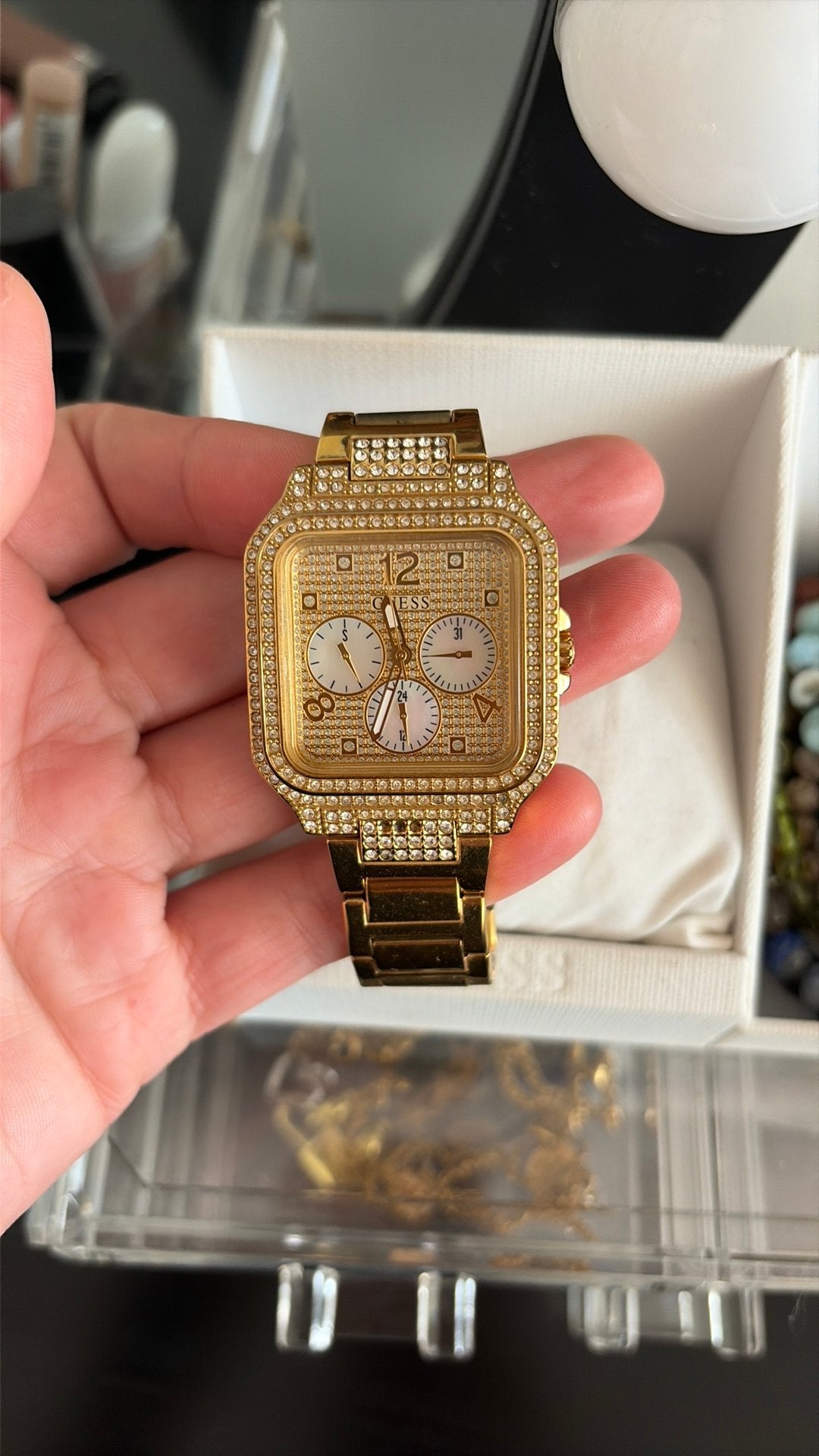 ✨ Guess dameshorloge – Swarovski steentjes ✨, Handtassen en Accessoires, Ophalen, Zo goed als nieuw, Goud, Guess