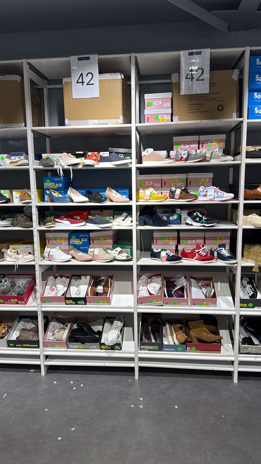 Over te nemen goed draaiende outlet pop up in schoenen, Zakelijke goederen