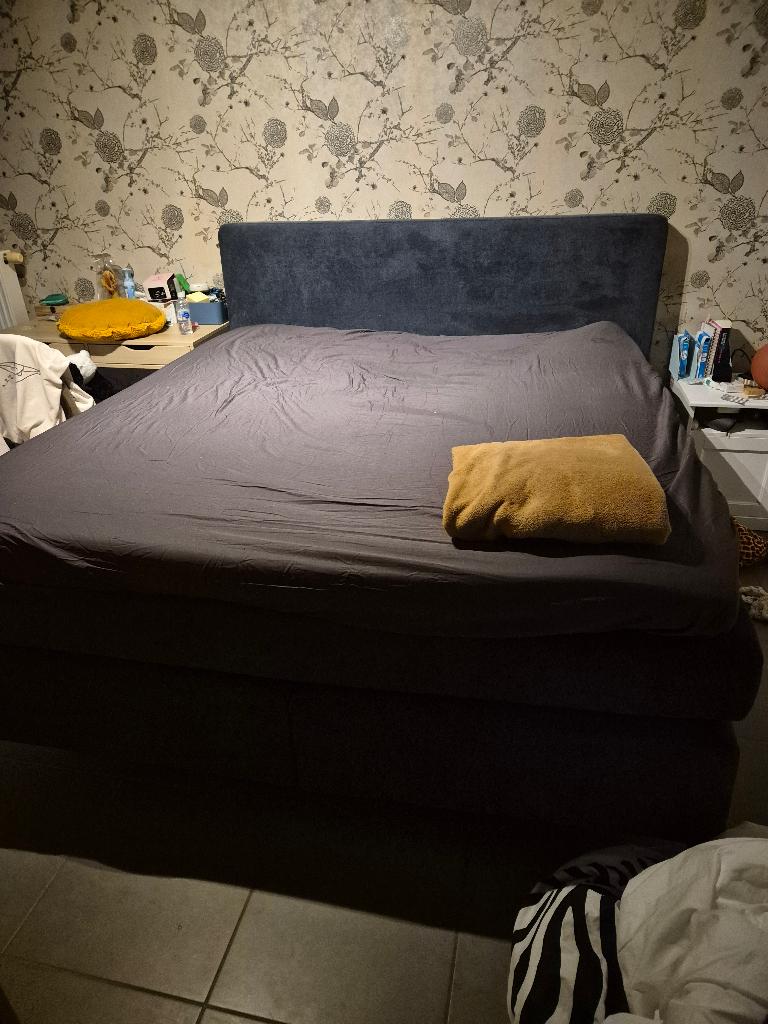 Bed, Tissu, Comme neuf, Enlèvement, 180 cm