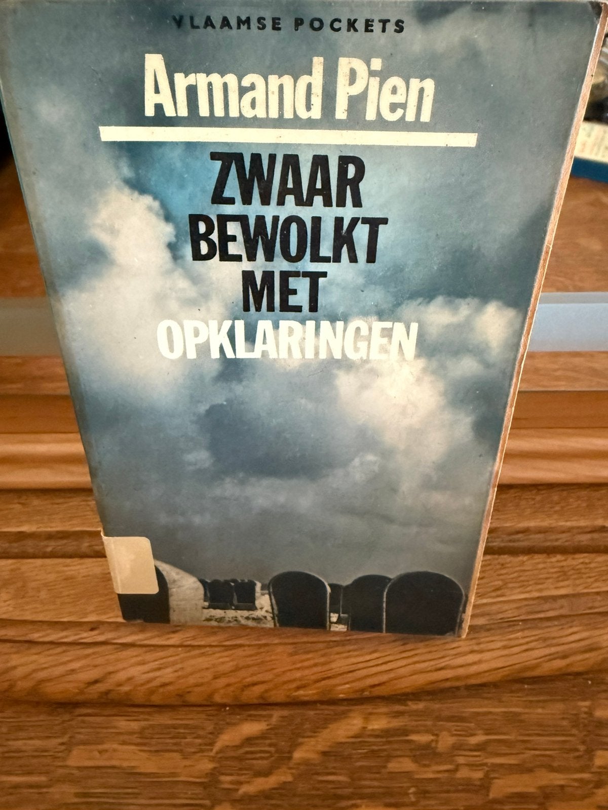 Zwaar Bewolkt Met Opklaringen, Ophalen of Verzenden, Zo goed als nieuw