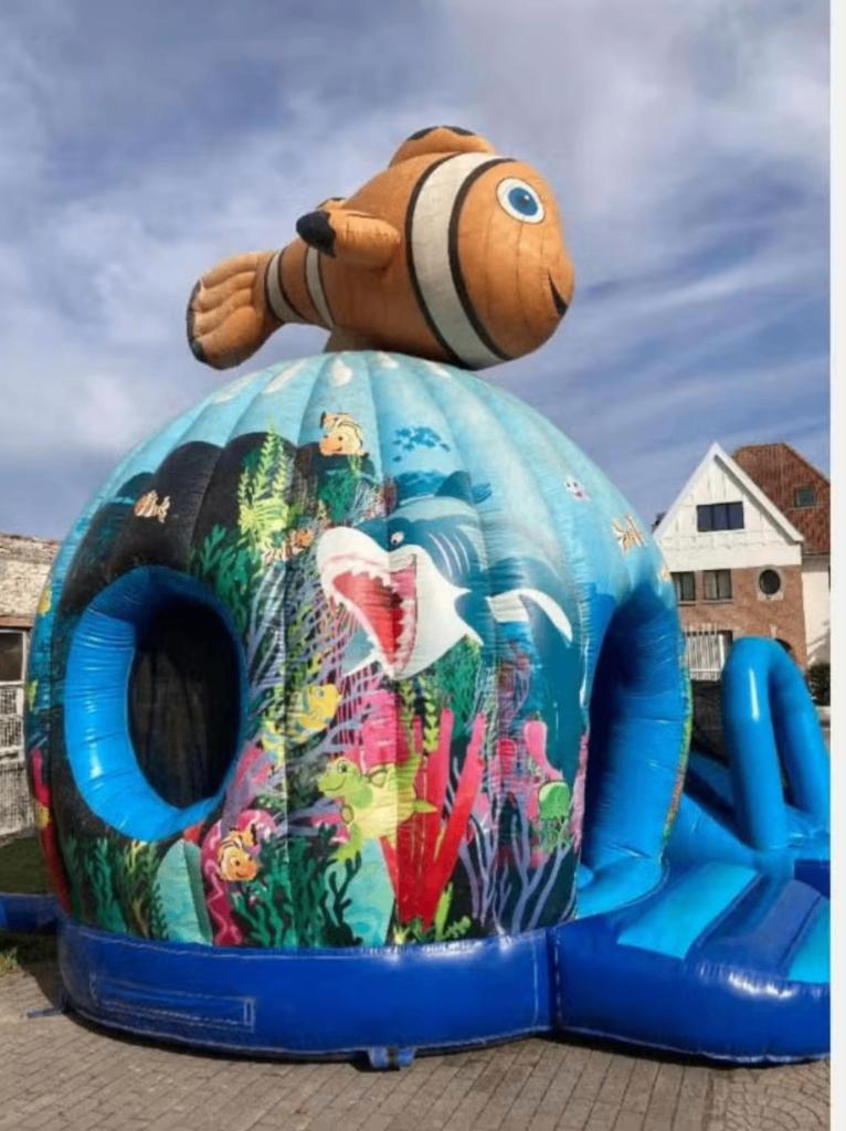 Grand château gonflable, Hobby & Loisirs créatifs, Articles de fête | Location, Utilisé, Enlèvement