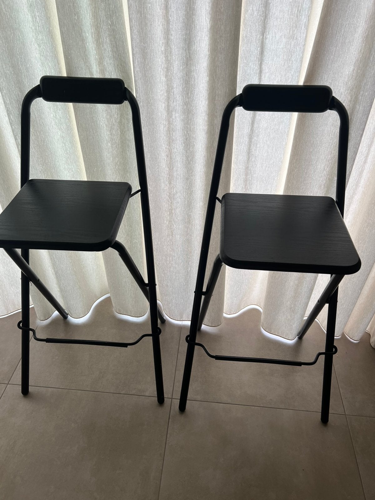 Chaises haute 60 euro les deux couleurs noir, Maison & Meubles, Tabourets de bar, Enlèvement ou Envoi, Comme neuf