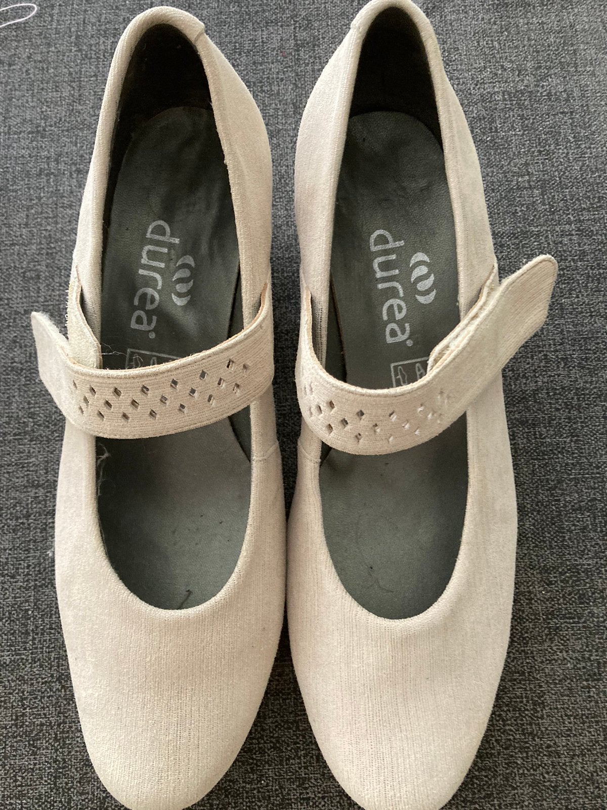 Paire de chaussures Durea, taille 6.5/8 neuves, Vêtements | Femmes, Chaussures, Envoi, Comme neuf