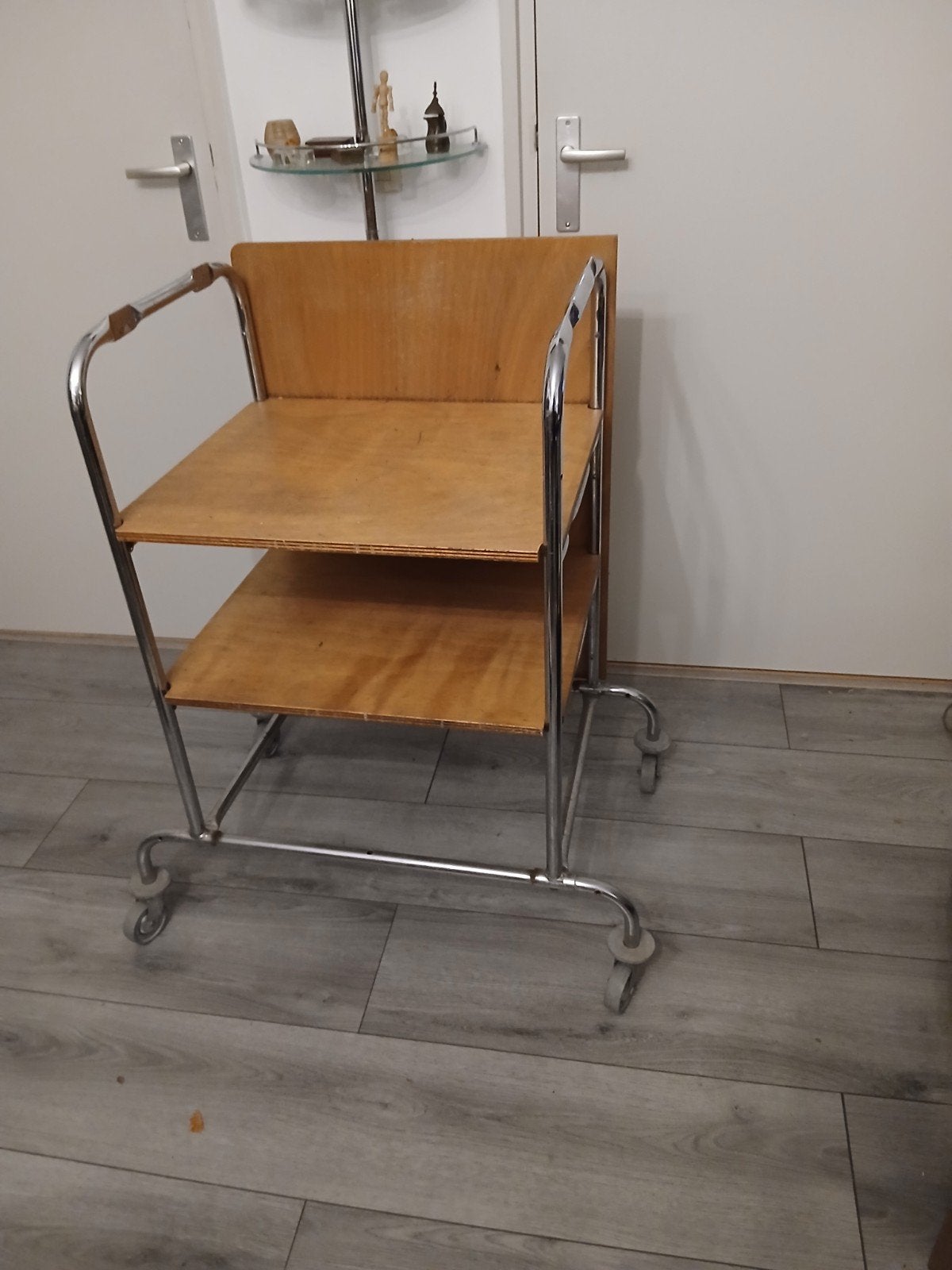 vintage trolley ,of meubel voor in woonkamer, Huis en Inrichting, Woonaccessoires | Krantenbakken en Lectuurbakken, Ophalen of Verzenden