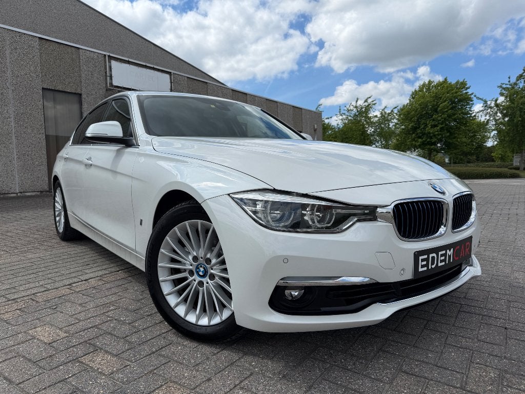 Gamme de luxe BMW 3er 330e, Autos, Entreprise, Carnet d'entretien, Noir, 45 g/km