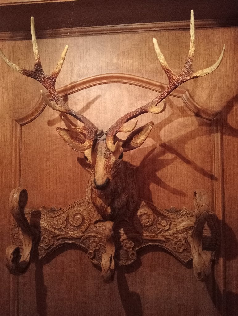 Porte-manteau vintage avec tête de cerf et bois de cerf, Antiquités & Art, Antiquités | Céramique & Poterie, Enlèvement