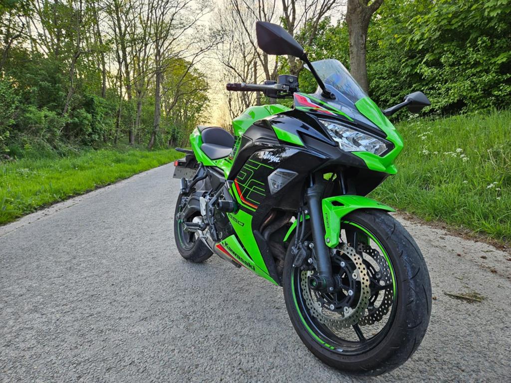 Kawasaki ninja 650 2023 6000km a2, Motos, Motos | Kawasaki, Enlèvement