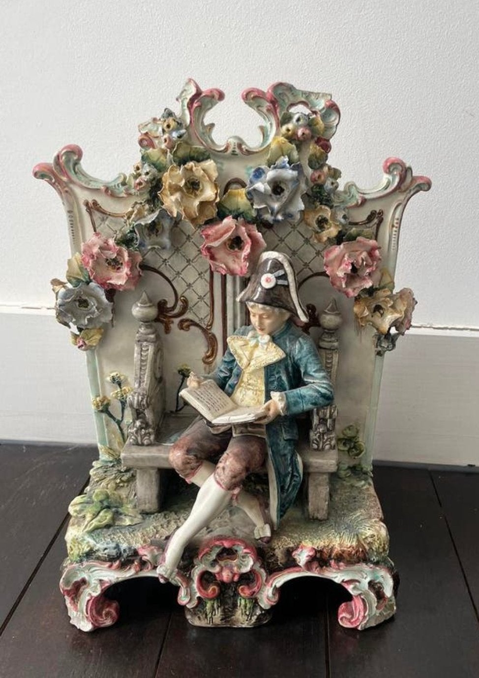 Royal dux napoleon biscuit rococo vaas beeldje, Ophalen