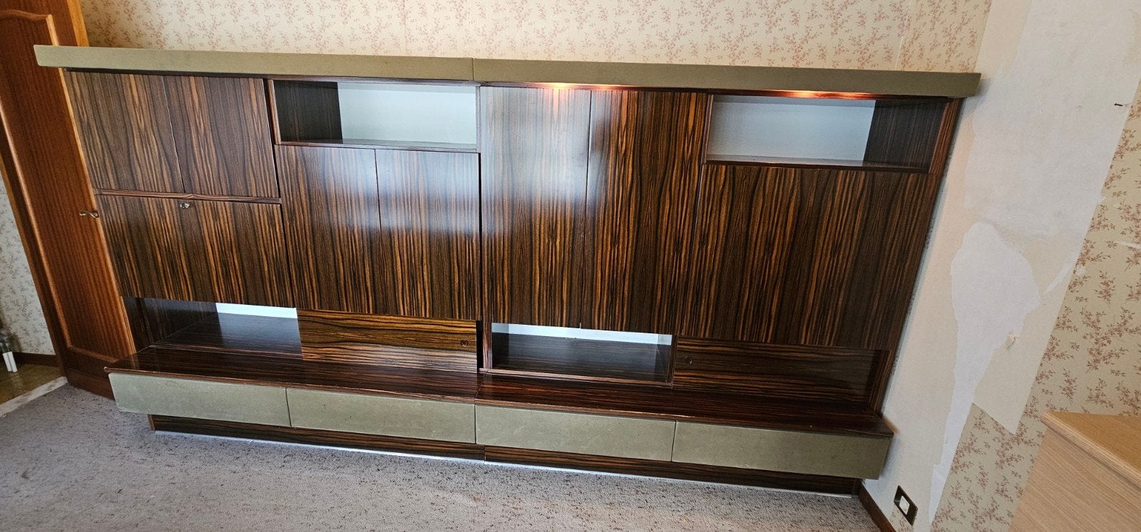 Dressoir kast met bureau.