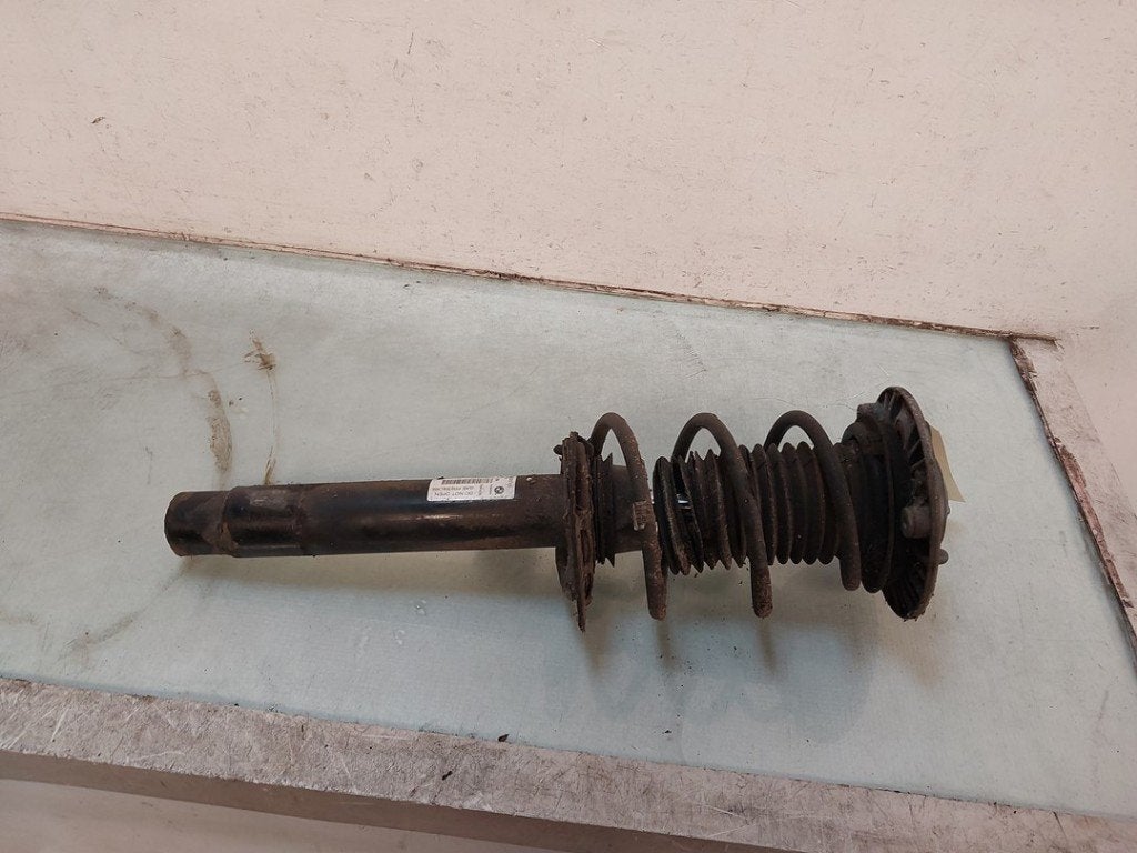 AMORTISSEUR OU ABSORBEUR DE CHOC AVANT DROIT 1 serie (F20), Utilisé, BMW, Petuelring 130
80809  München, DE, Bayerische Motoren Werke AG