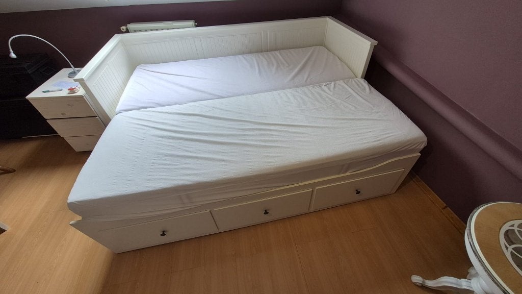 Lit Ikéa Hemnes + 2 matelas, Maison & Meubles, Enlèvement, Utilisé