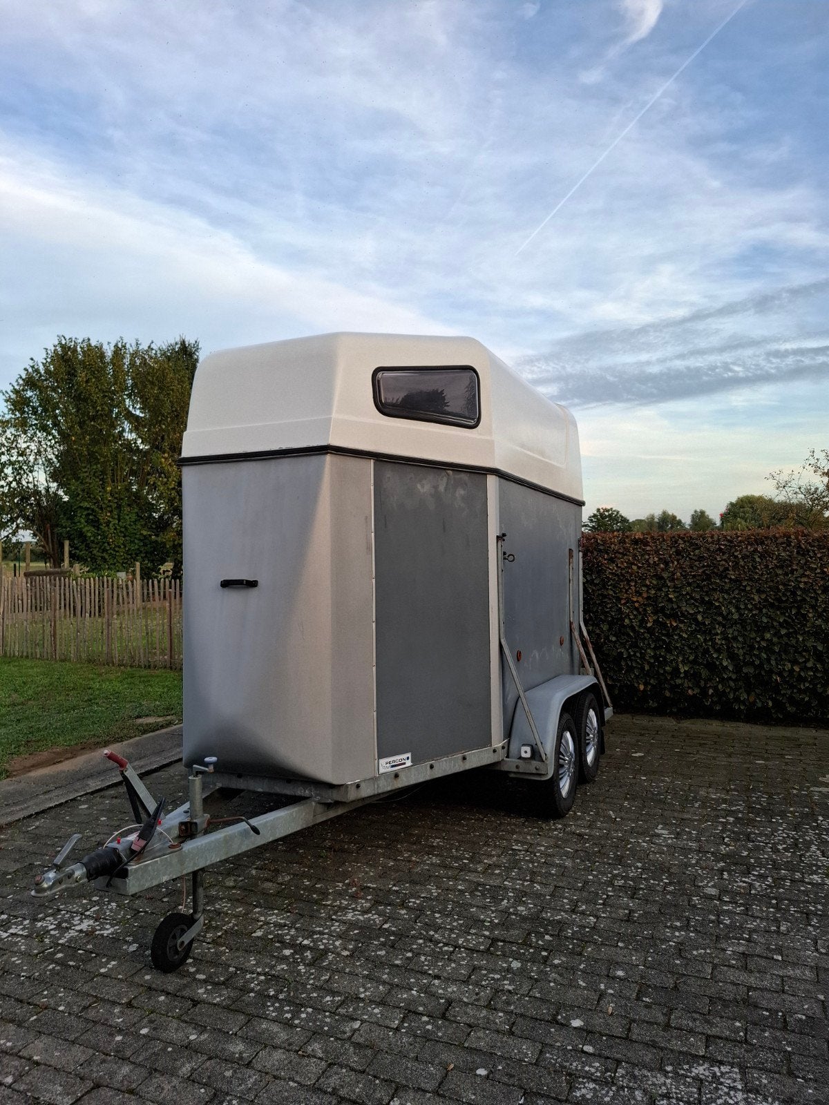 Paardentrailer Hotra, Dieren en Toebehoren, Ophalen, Gebruikt, Hout, 2-paards trailer