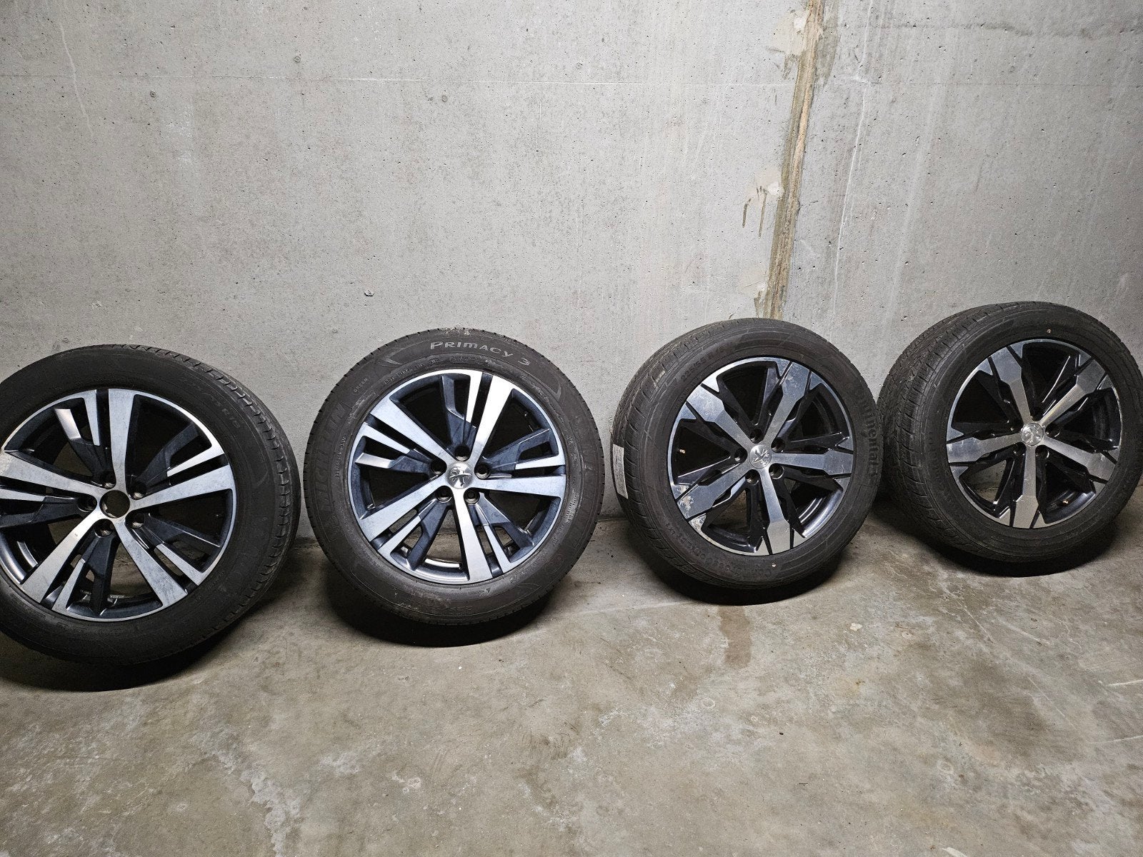 zomer  en winterbanden, Autos : Pièces & Accessoires, Pneus & Jantes, Pneus et Jantes, Pneus hiver, Véhicule de tourisme, 18 pouces
