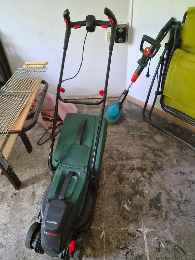 Bosch grasmaaier op accu + 2 accu's en oplader, Jardin & Terrasse, Tondeuses à gazon, Enlèvement