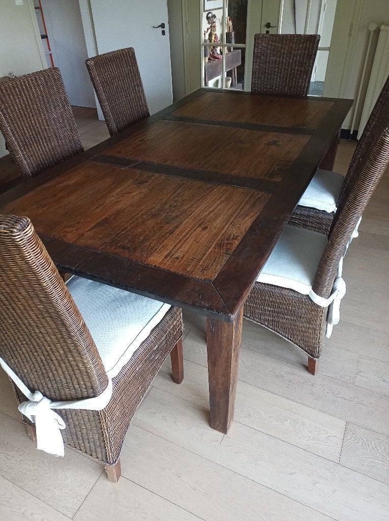 table à manger en acajou avec 6 chaises en rotin, Enlèvement