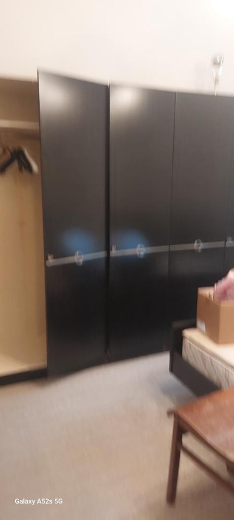 Gratis wegens verhuis SLAAPKAMER BED KLEERKAST STOELEN SALON, Huis en Inrichting, Ophalen
