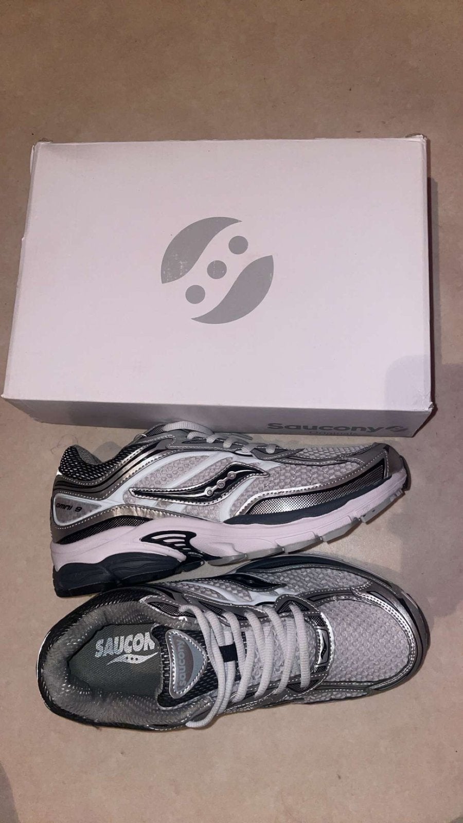 Saucony Omni 9, Neuf, Enlèvement ou Envoi, Blanc, Baskets