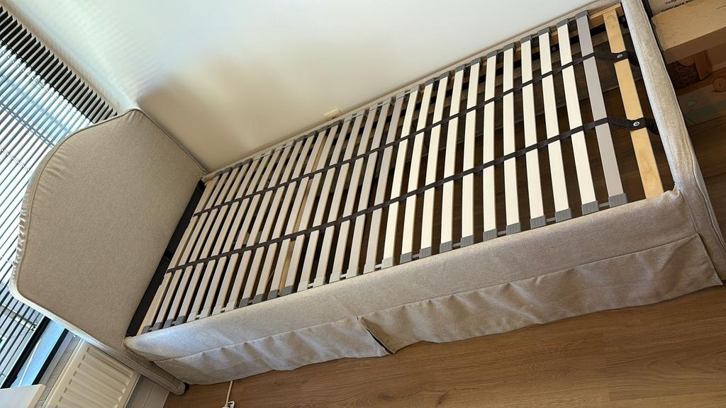 Nouveau lit simple avec matelas et sommier à lattes, Enlèvement, Comme neuf, Une personne, Beige