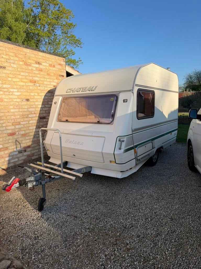 Chateau Chiara, Caravans en Kamperen, Caravans, Particulier, 500 - 750 kg, Rondzit, Chateau, Disselslot, Fietsenrek, Kachel, Koelkast