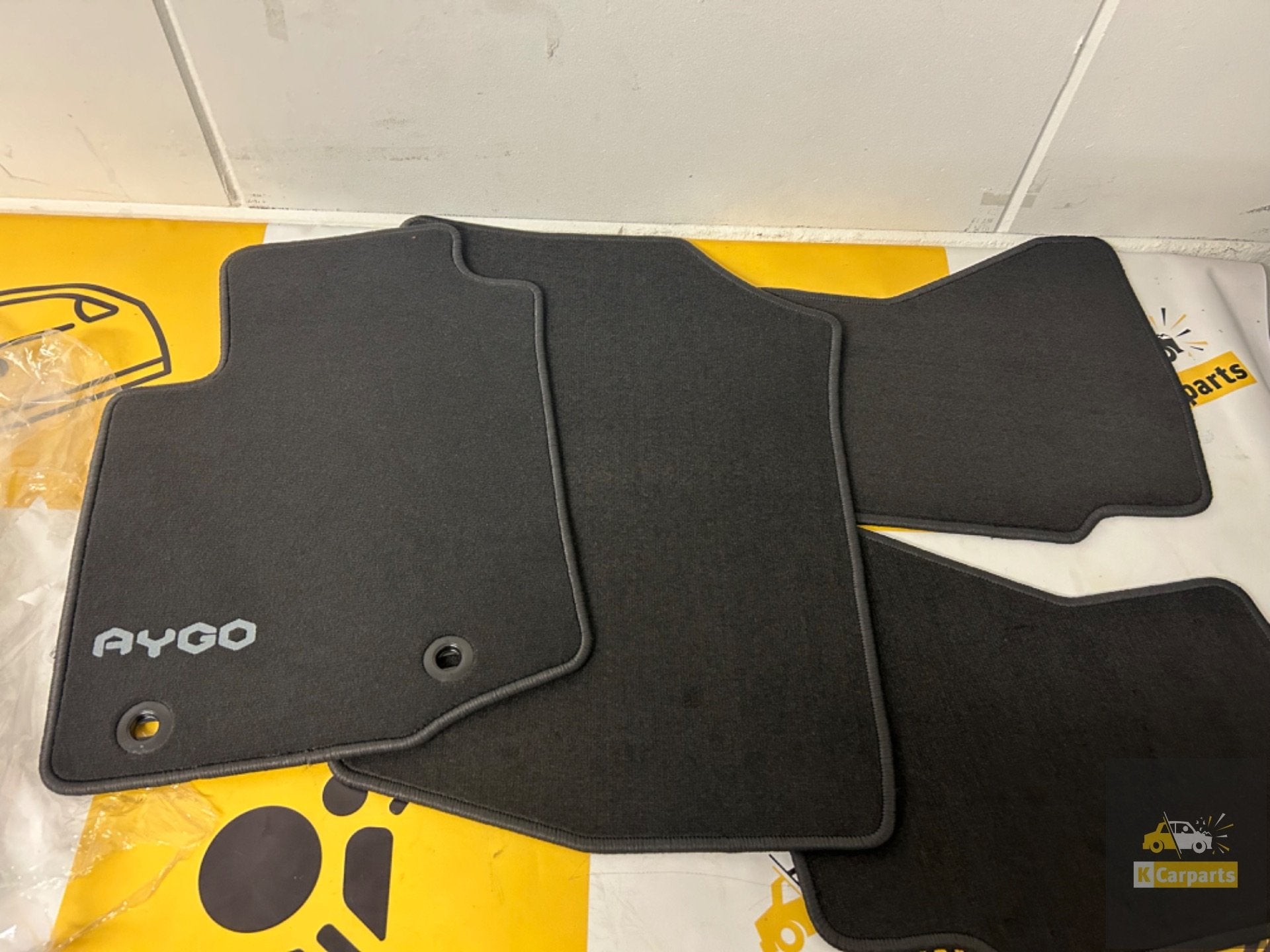 Toyota AYGO Mattenset Compleet Nieuwe origineel set, Info@fabrikant.eu, Fabrikant BV, Fabrikantstraat 1
1000 AA  Amsterdam, NL