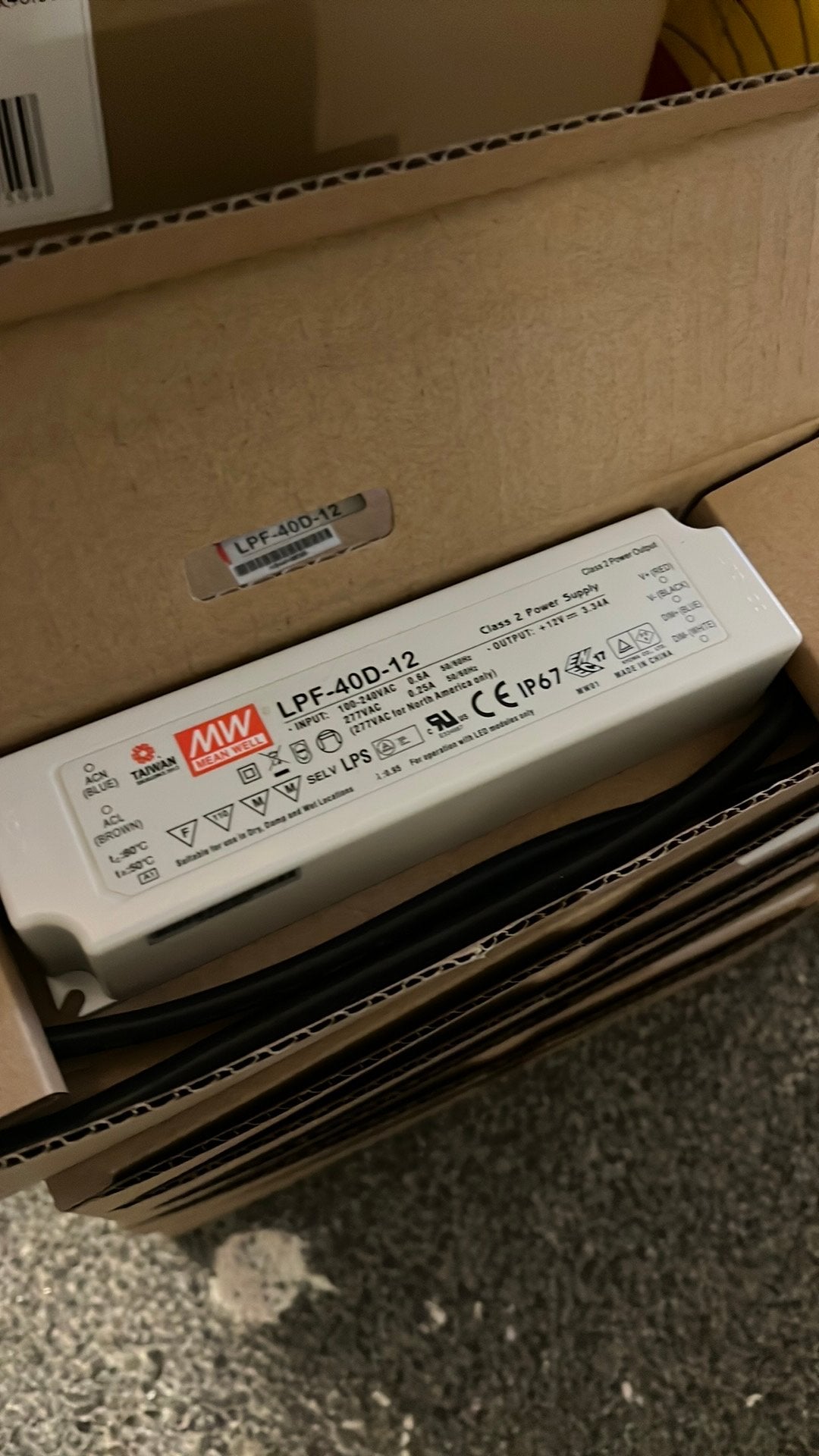 Nieuwe Mean Well LPF-40D-12 LED driver 12V 40W dimbaar IP67, Doe-het-zelf en Bouw, Ophalen, Zo goed als nieuw