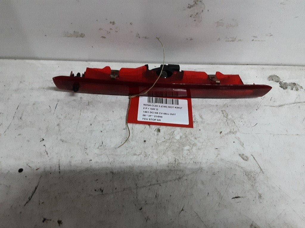FEUX STOP Renault Clio III (BR / CR) (8200245578), Renault, Mevr. I. Hauben, Utilisé, Rue de l'Espoir 34 34
4030  GRIVEGNÉE, BE