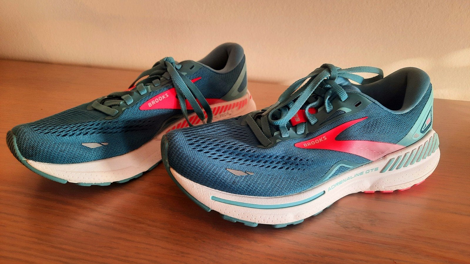 Brooks Adrenaline GTS 23, zo goed als nieuw!, Ophalen of Verzenden, Blauw, Sneakers