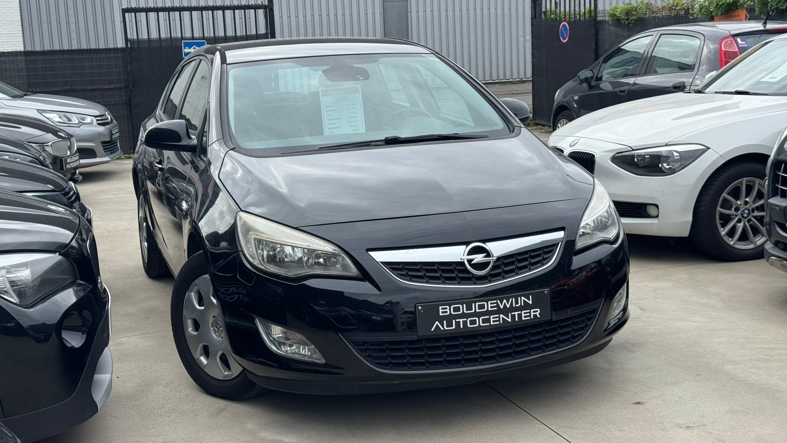 Opel Astra 1.6Benzine AUTOMAAT 153.xxxkm 2010 Garantie, Auto's, Start-stop-systeem, Zwart, Leder en Stof, Zwart