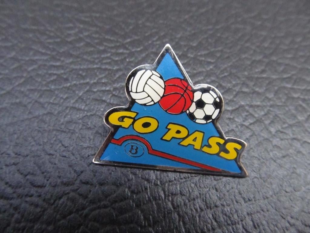 Pin's GO PASS - SNCB, Collections, Enlèvement ou Envoi, Comme neuf, Train, Carte ou Gravure