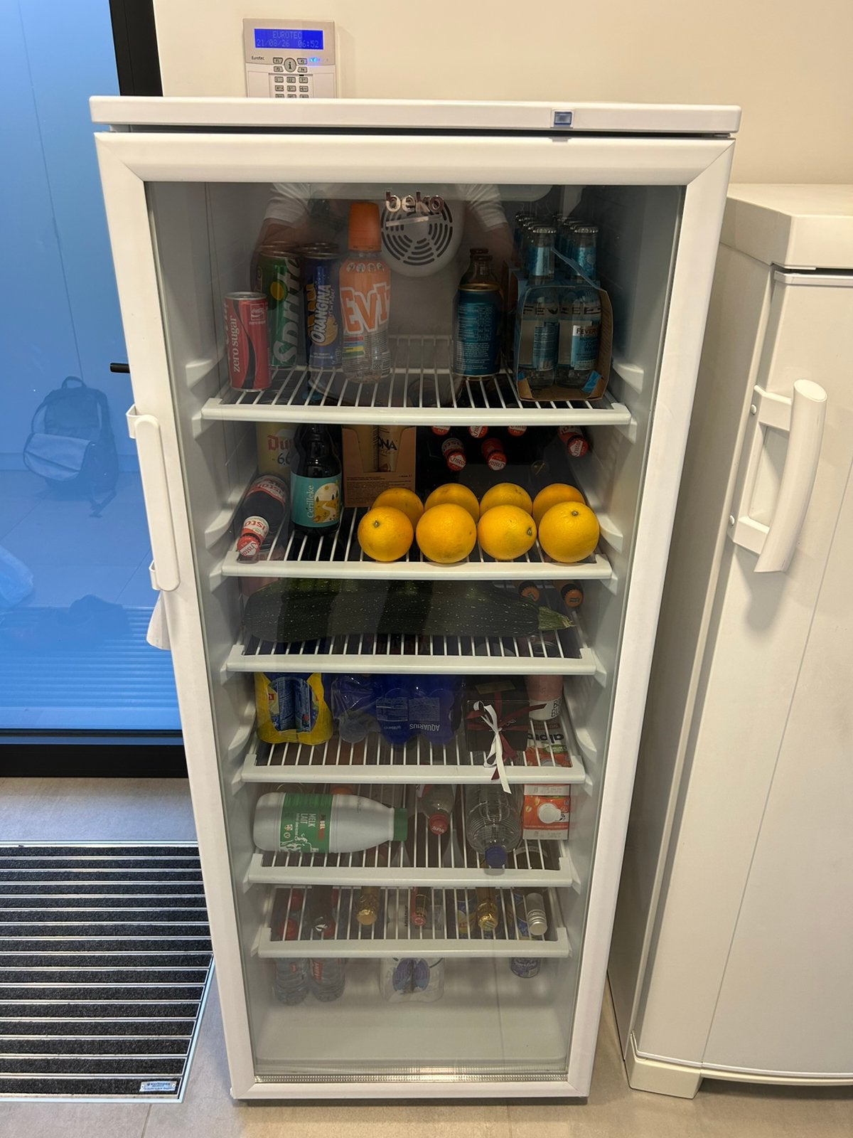 Drankenkoelkast BEKO met glazen deur, Ophalen, Zo goed als nieuw