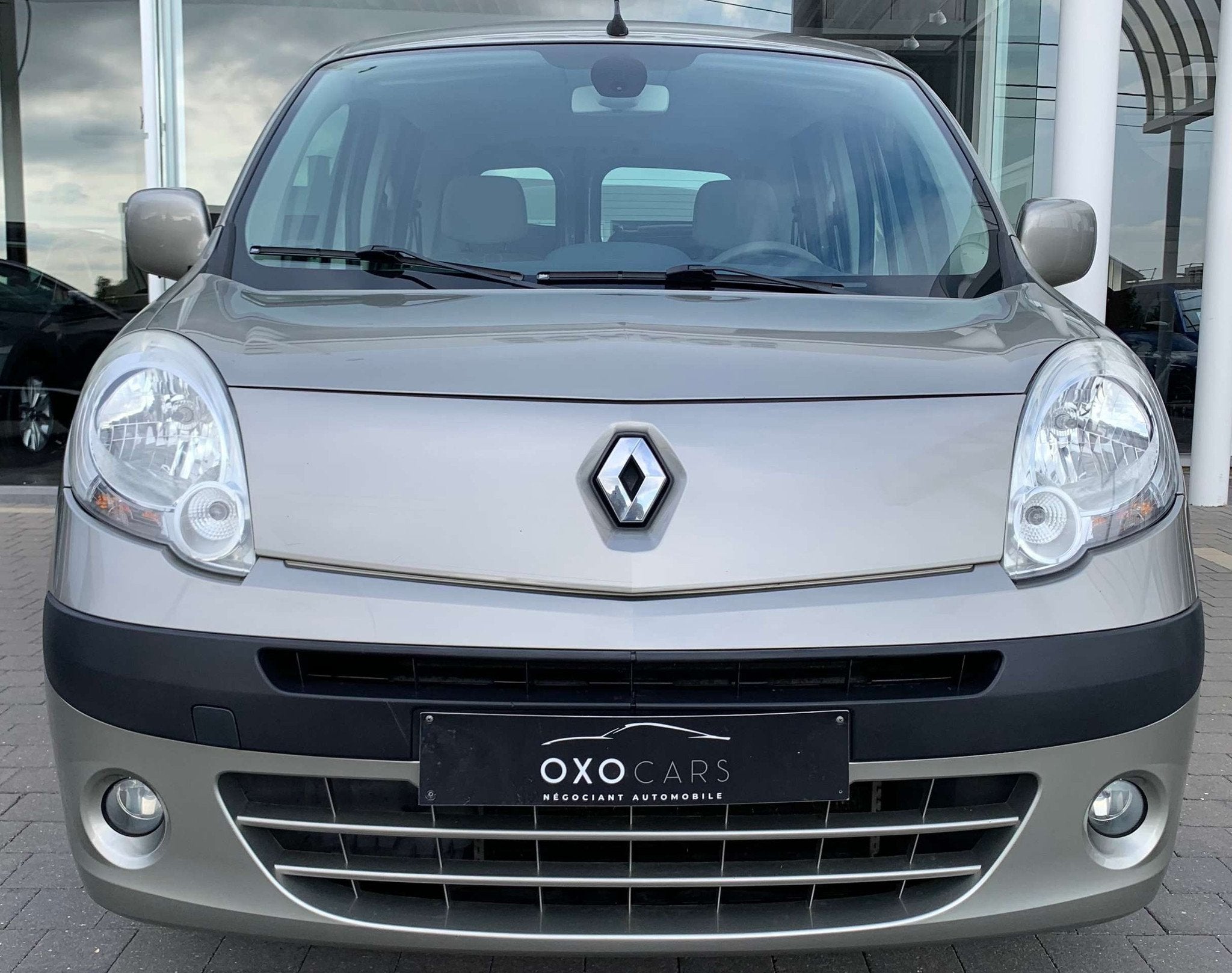 Renault Kangoo 1.6i TomTom Edition 106CV / Boite Auto / Gps, Auto's, Stof, Gebruikt, 4 cilinders, Bluetooth