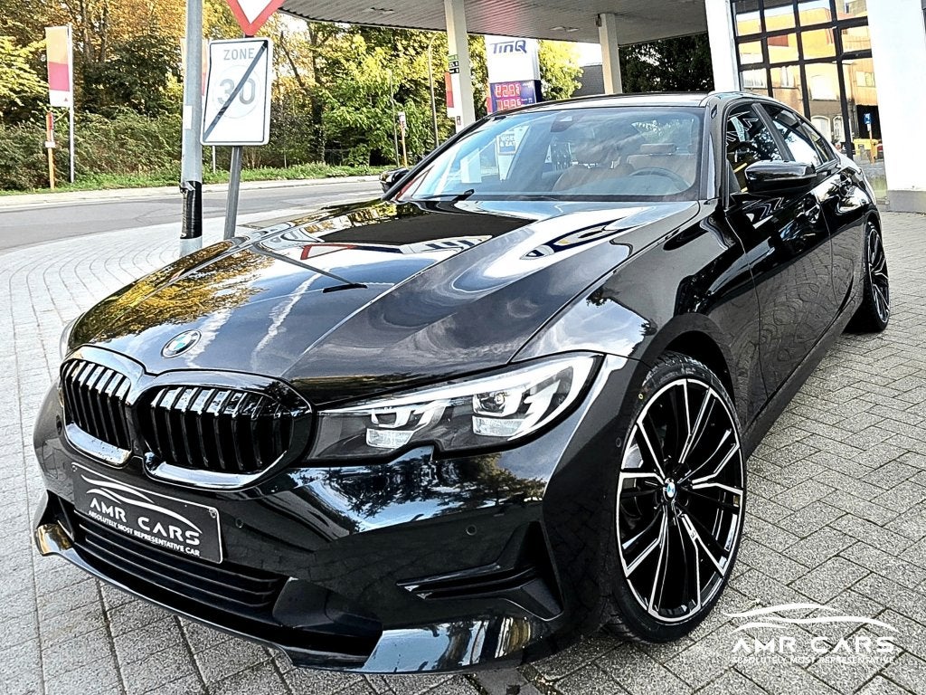318I Benzine-Cognac Sportseats-LED-Camera-Virtual-Trekhaak, Dealer onderhouden, Euro 6, Lichtsensor, Zwart