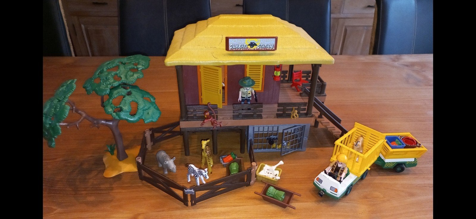 Playmobil safari verzorgingspost en dierentransport, Kinderen en Baby's, Ophalen of Verzenden