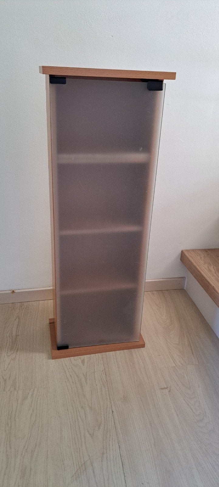 Opbergkastje met glazen deur, Ophalen