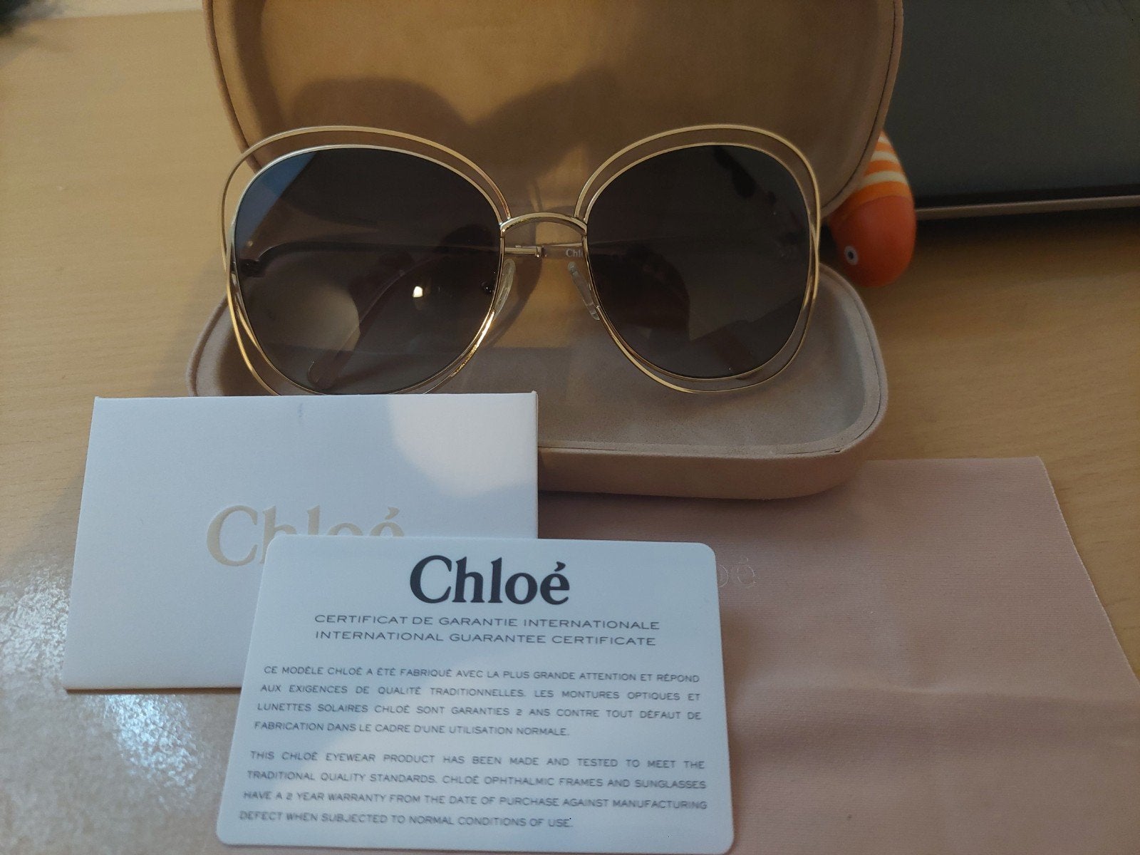 CHLOÉ DAMES ZONNEBRIL IN NIEUWSTAAT!, Ophalen of Verzenden, Zonnebril