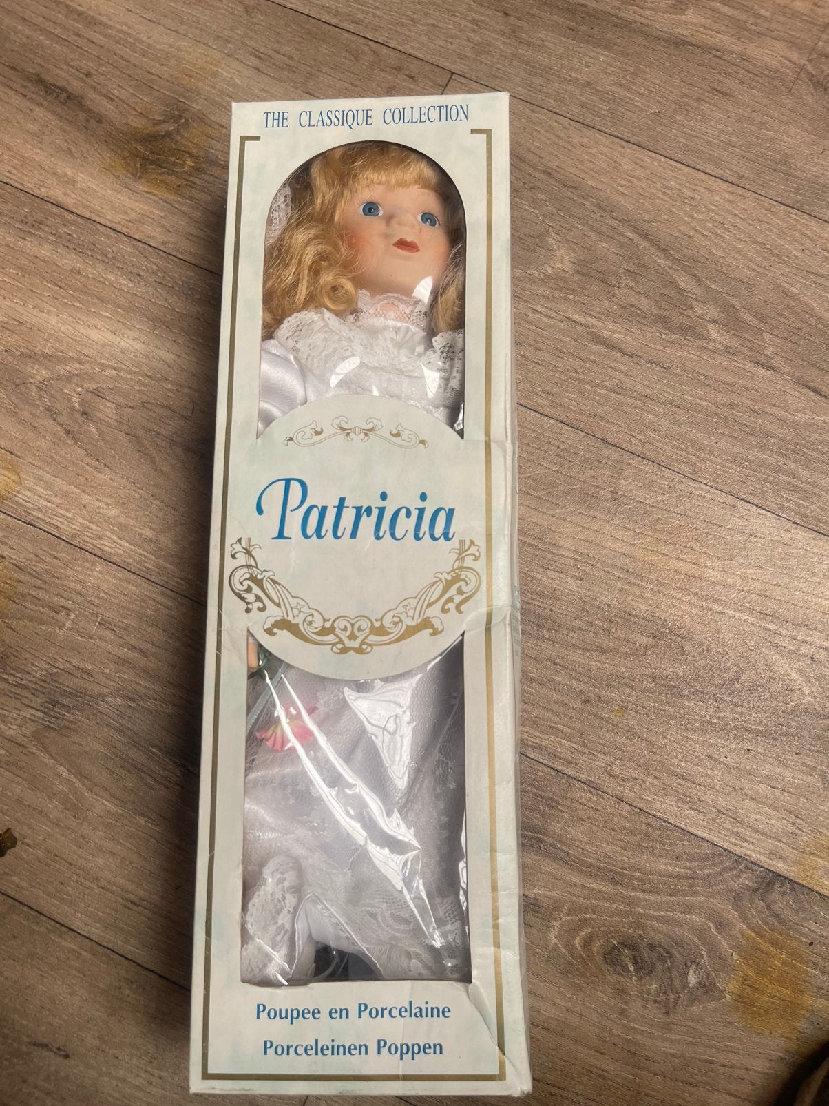 Poupée artisanale Patricia en porcelaine vintage toujours, Collections, Poupées, Enlèvement ou Envoi, Neuf, Poupée