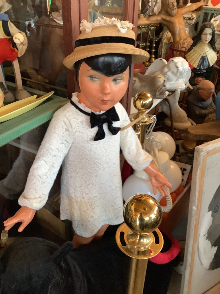 Mannequin uit de 19e eeuw, Ophalen
