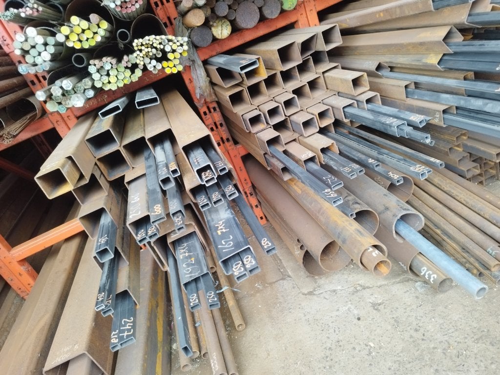 Metalen koker - vierkant - rechthoek - ijzer - meubelbuis, Doe-het-zelf en Bouw, Metalen, Ophalen, Koker profiel, Zo goed als nieuw