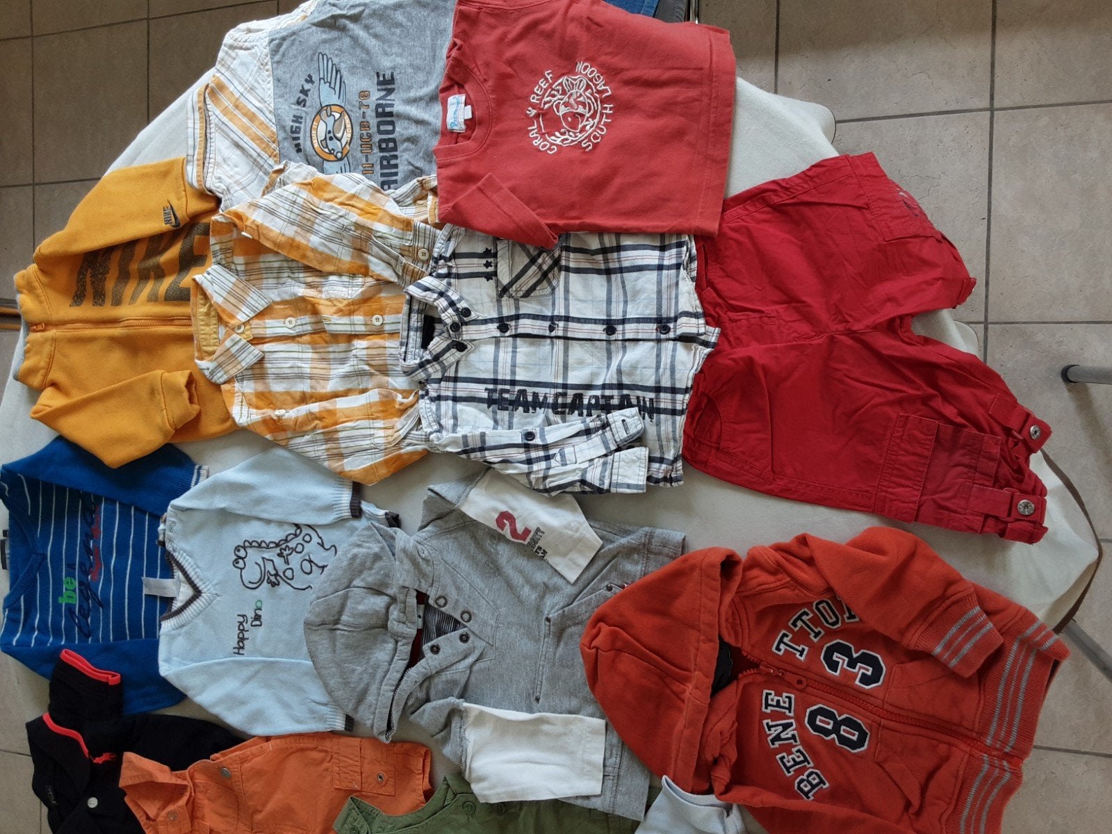 36 stuks Jongens kleding maat 74
Lange broekjes, t’shirts me, Ophalen of Verzenden
