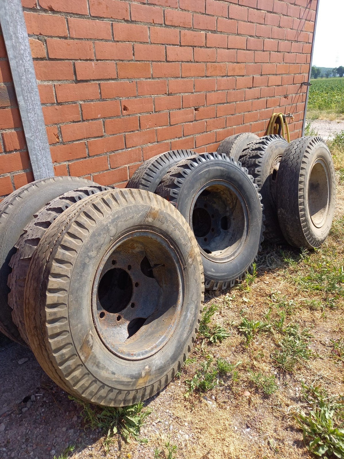 Banden 8,25r20 op velg met grote zf steek, Enlèvement
