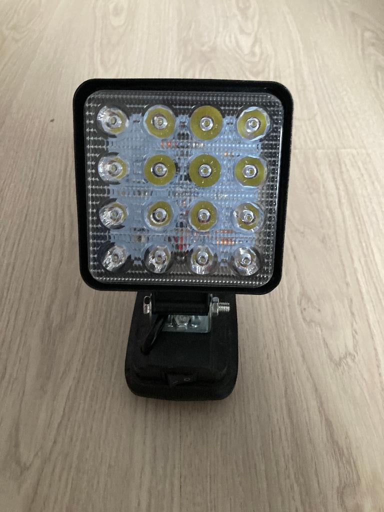 Nouveau projecteur fonctionne avec 18 V batterie Makita, Bricolage & Construction, Enlèvement ou Envoi, Neuf, Lampe avec luminaire