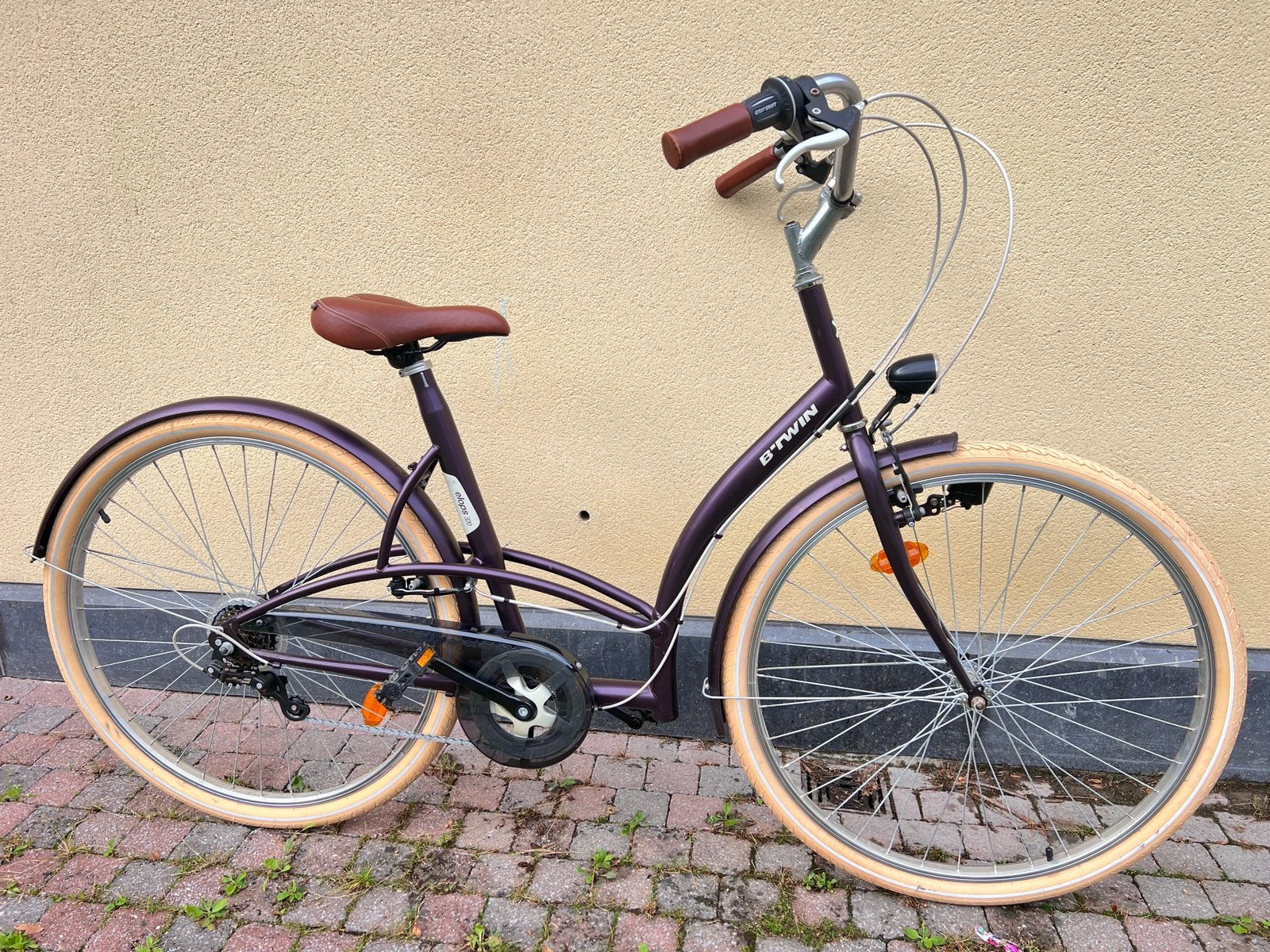 BTWIN ELOPS 320 VELO FEMME 28 POUCES TAILLE L / COMME NEUF !, Vélos & Vélomoteurs, Enlèvement, Comme neuf, Vitesses
