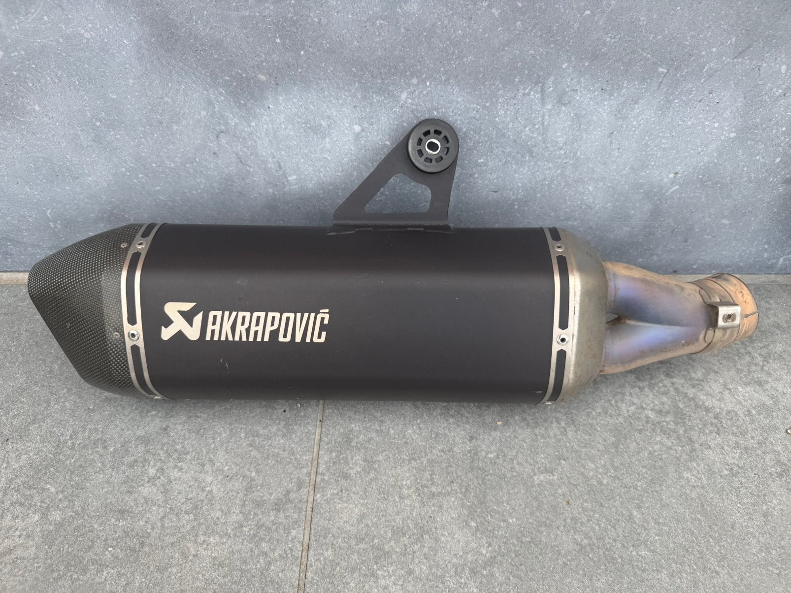 Akrapovic uitlaat BMW R1250 GS black edition, Motoren, Ophalen, Gebruikt