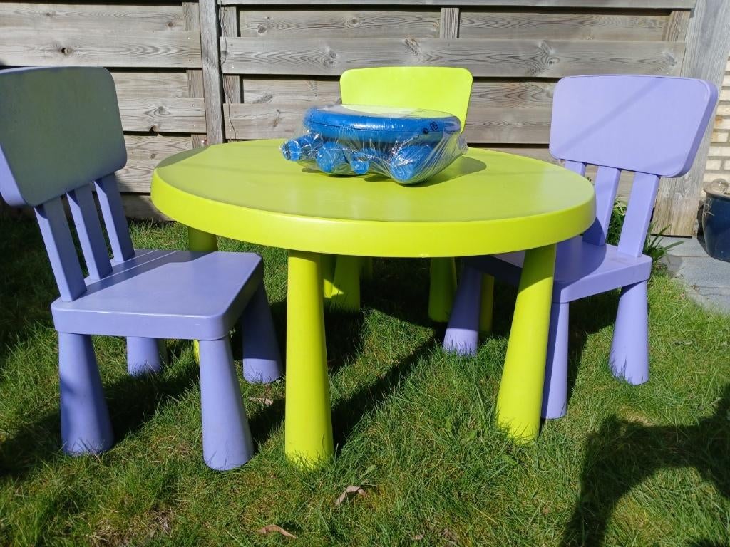 Kindertafel met drie stoelen en krukje, Ophalen, Gebruikt, Tafel(s) en Stoel(en)